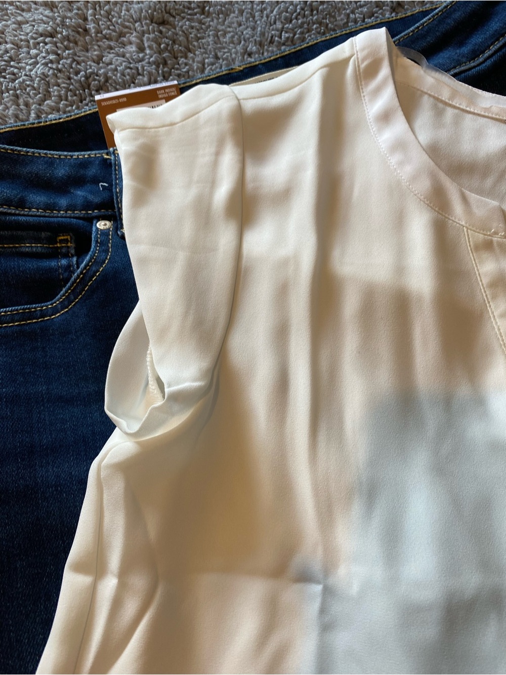 Reitmans white cap sleeve blouse - Picture 3 of 8